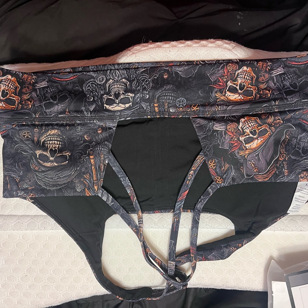 Constantly Varied Gear Skull Print Bra - Black and Gray